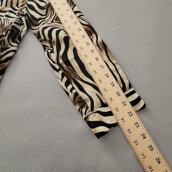 Chico's Womens White Brown Black Tiger Button Down Shirt Top Blouse Size 1 - Picture 6 of 10